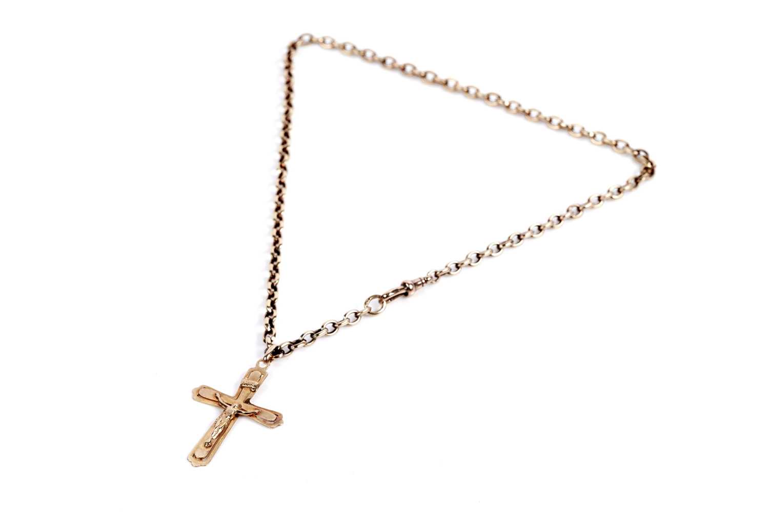 Lot 627 - A gold crucifix pendant on chain