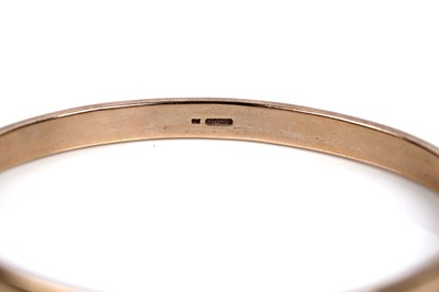 Lot 631 - A 9ct yellow gold bangle
