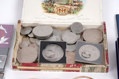 Lot 632 - A selection of jewellery, silver and collectibles