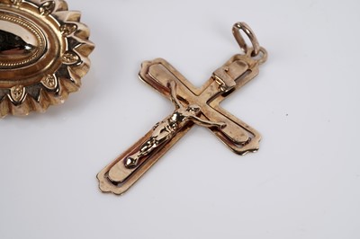 Lot 636 - A selection of gold and other jewellery