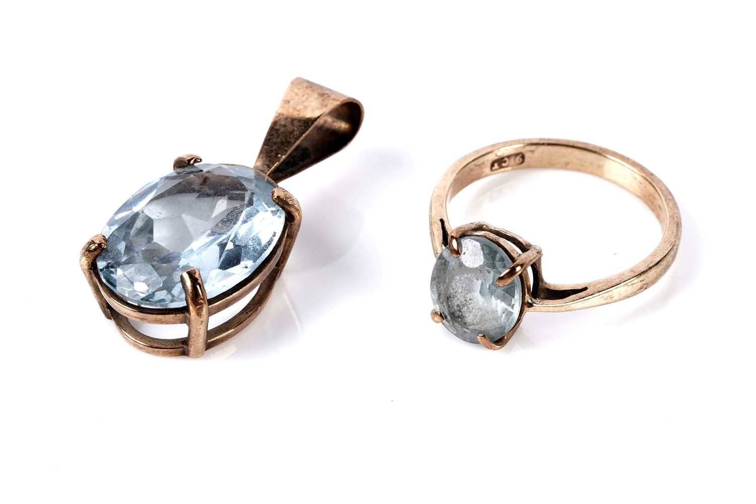 Lot 126 - A synthetic spinel ring; and pendant