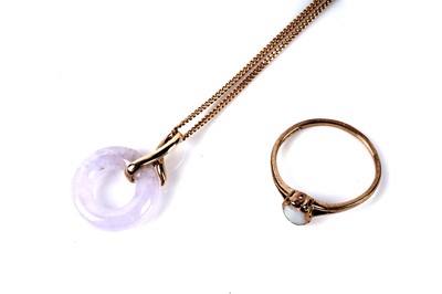 Lot 127 - An opal single stone ring; and a pendant