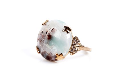 Lot 610 - A circular cabochon dress ring