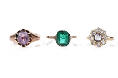 Lot 147 - A selection of gold and other jewellery