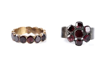 Lot 147 - A selection of gold and other jewellery