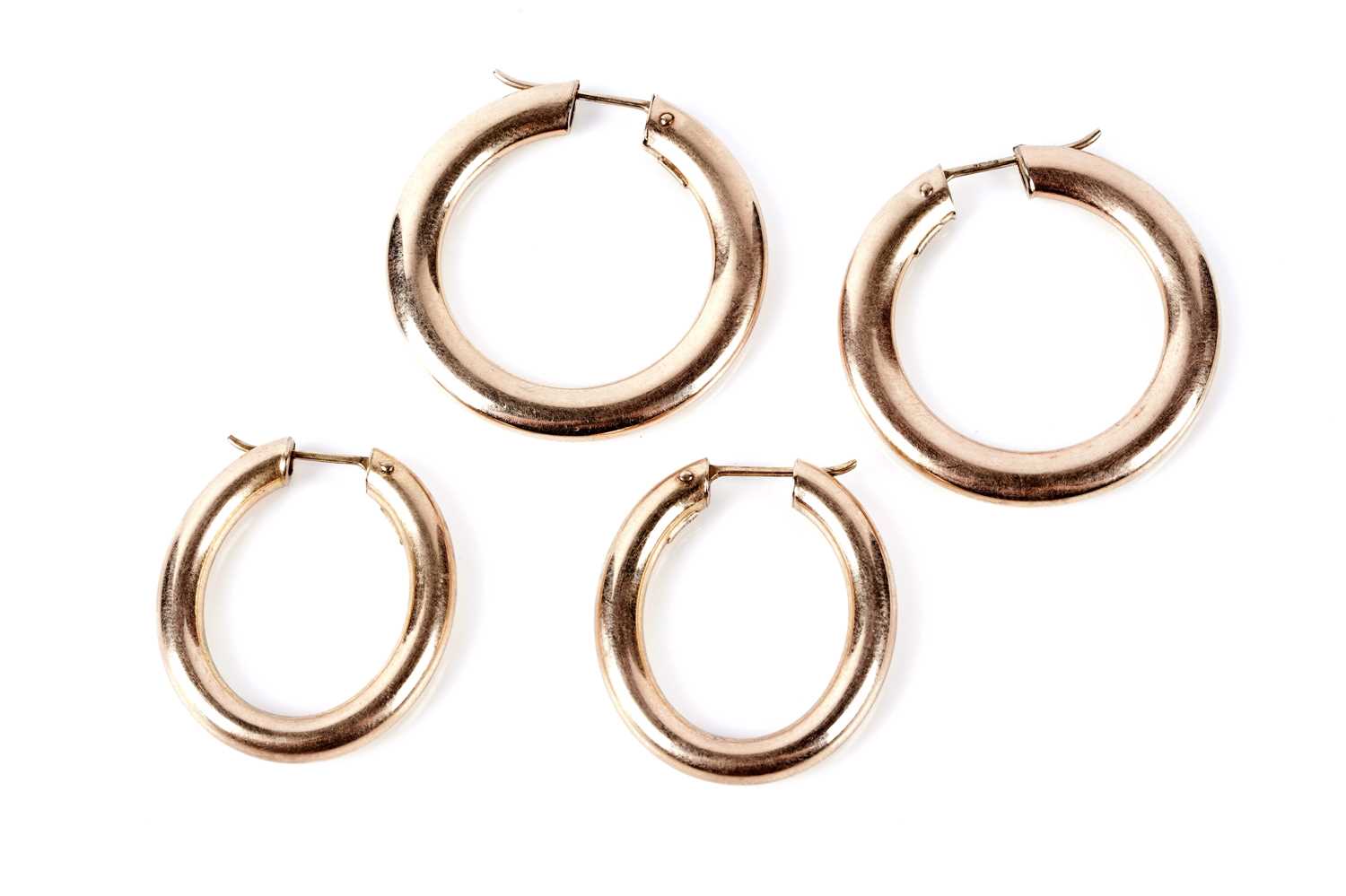 Lot 148 - Two pairs of 9ct gold hoop earrings