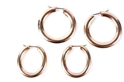 Lot 148 - Two pairs of 9ct gold hoop earrings