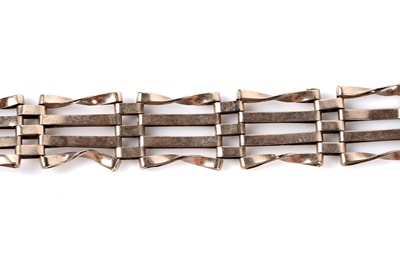 Lot 151 - A 9ct yellow gold gatelink bracelet