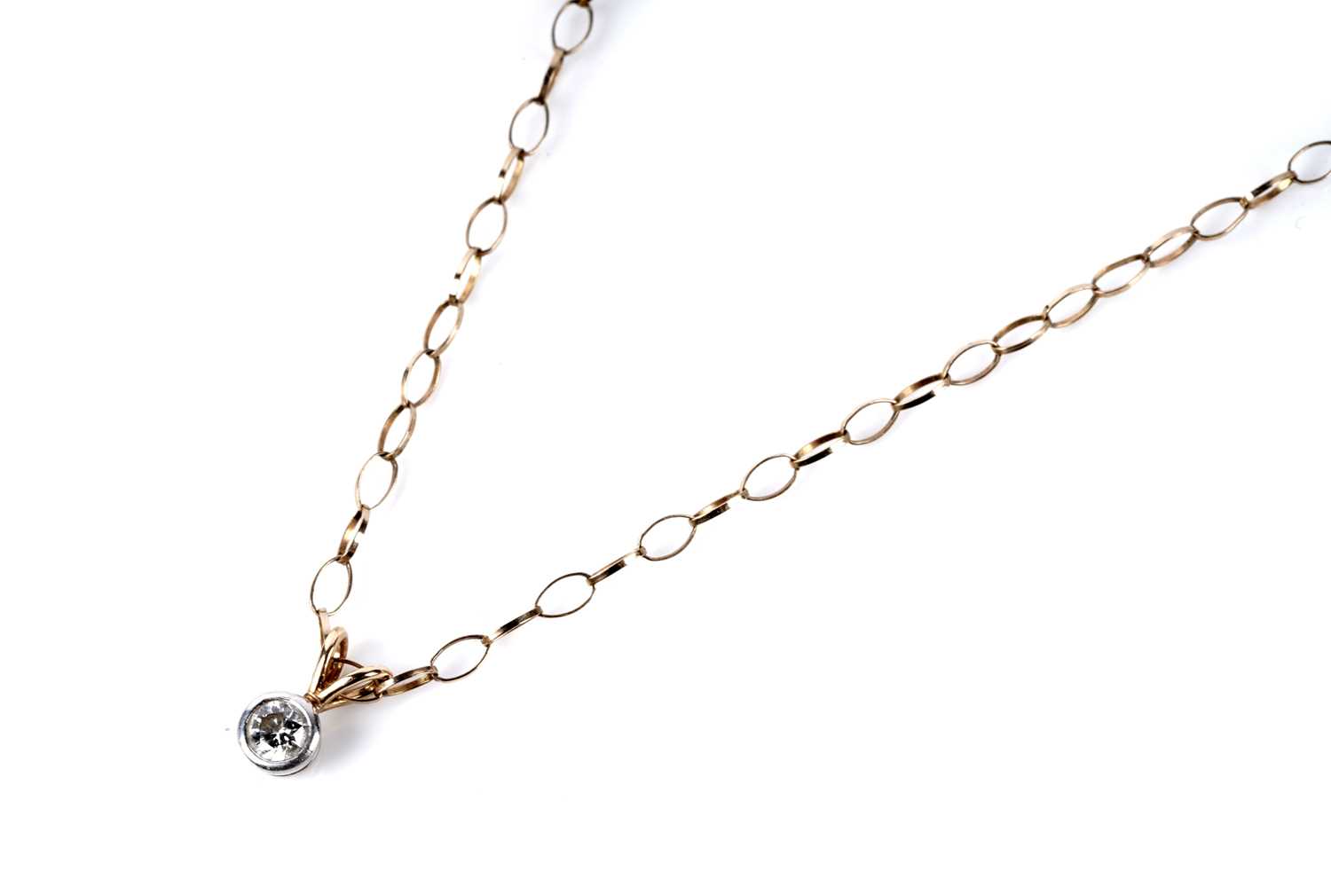 Lot 155 - A solitaire diamond pendant necklace