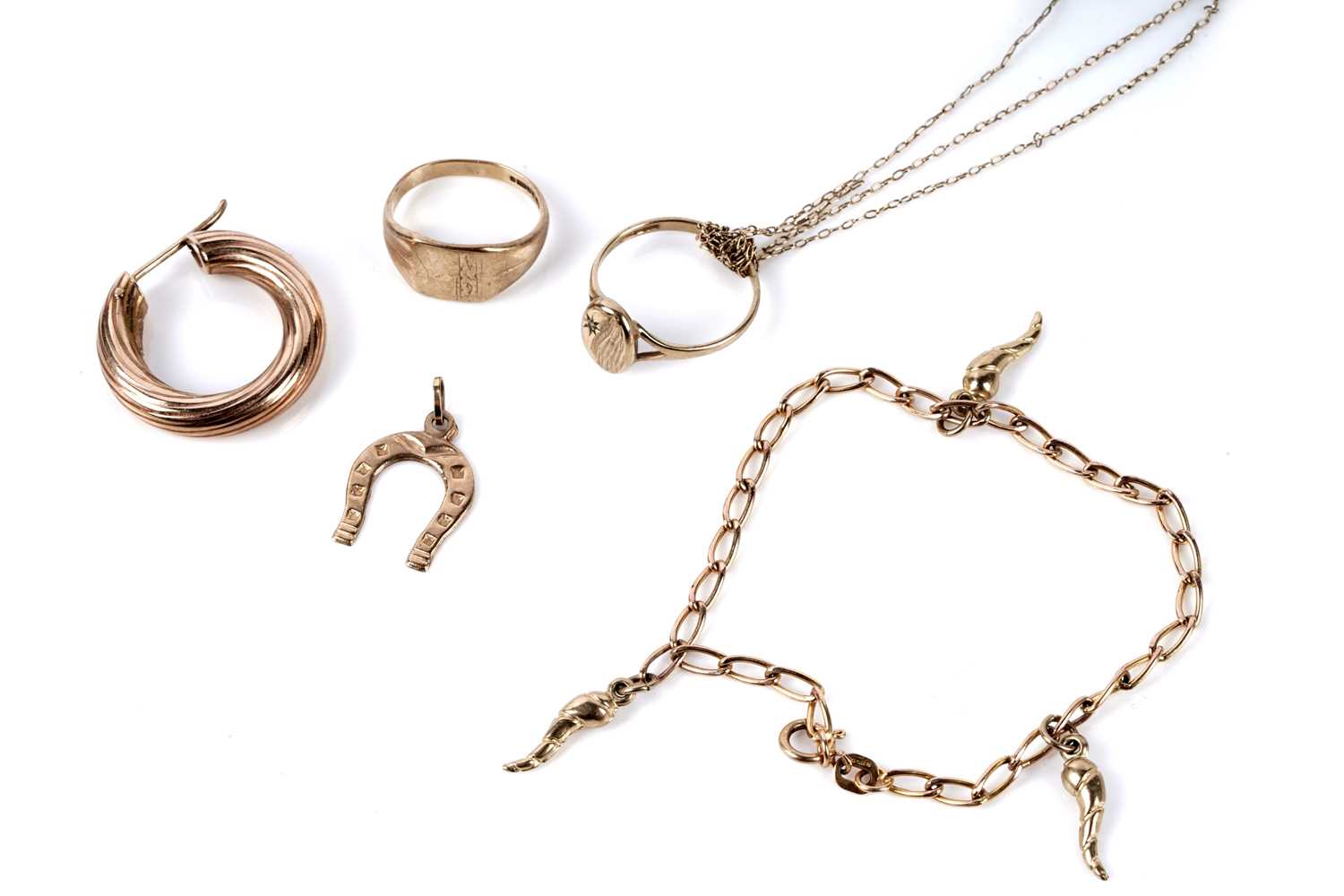 Lot 159 - A selection of gold jewellery