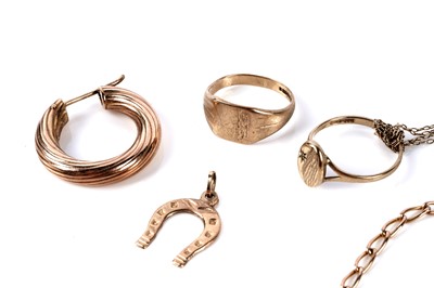 Lot 159 - A selection of gold jewellery