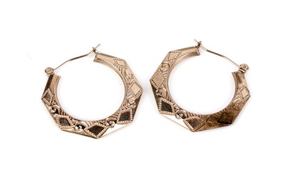 Lot 669 - A selection of vintage gold and other jewellery