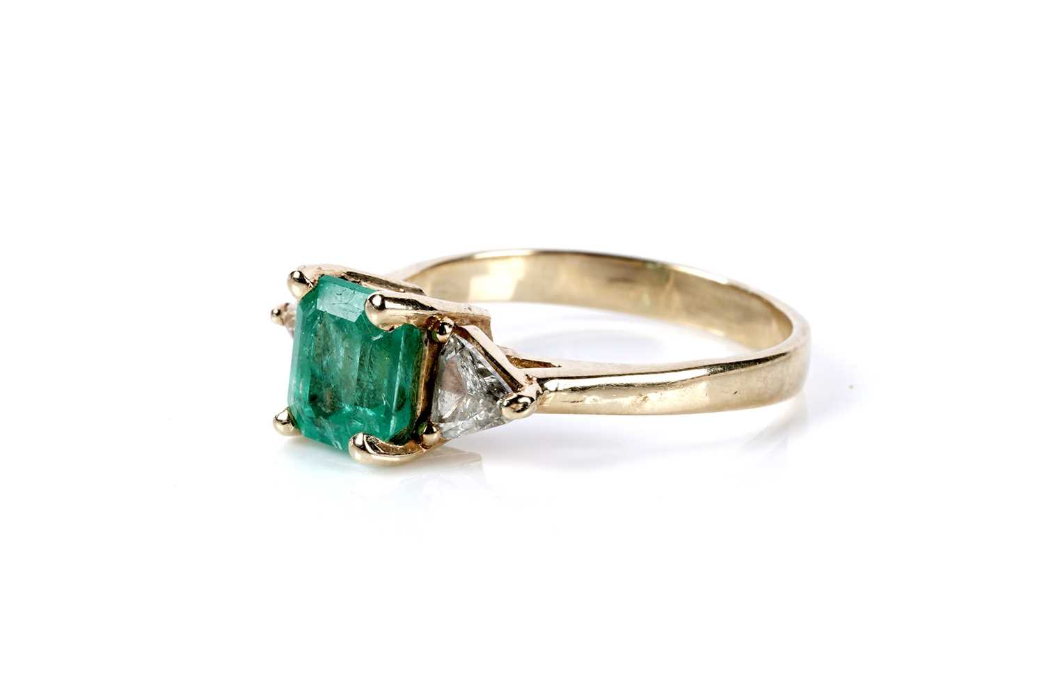 Lot 165 - An emerald and diamond three stone ring