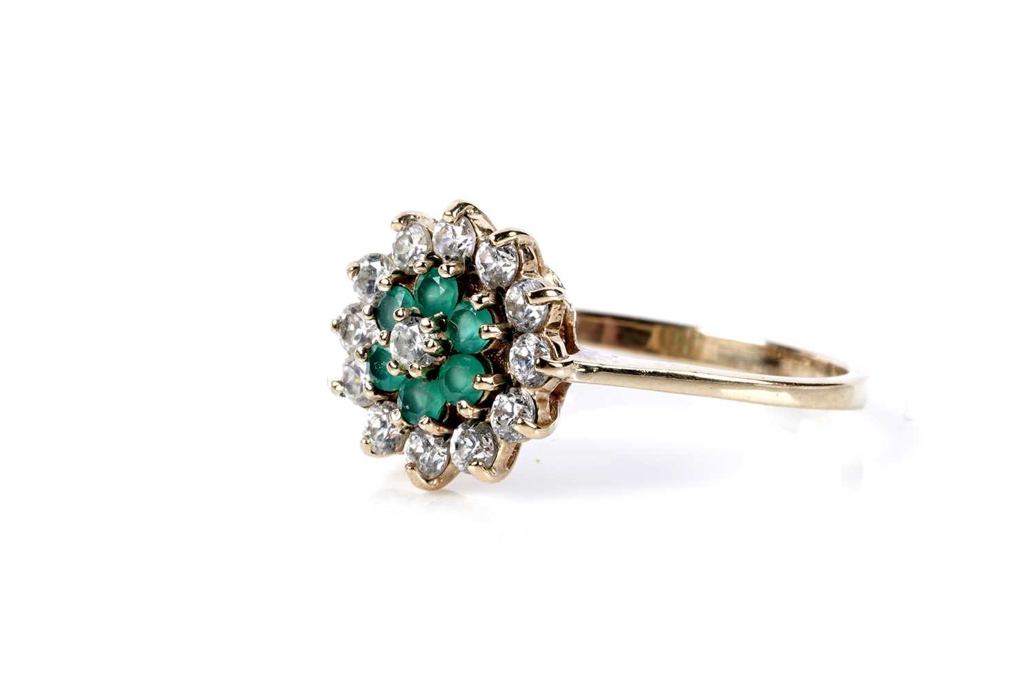 Lot 170 - An emerald and diamond cluster ring