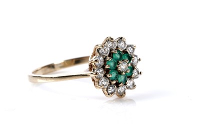 Lot 170 - An emerald and diamond cluster ring