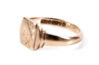 Lot 179 - Three 9ct gold signet rings