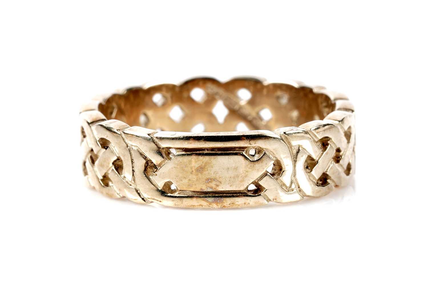 Lot 181 - A 9ct yellow gold Celtic wedding band