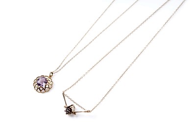Lot 185 - A garnet flower cluster pendant necklet; and an amethyst pendant