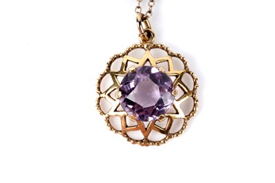 Lot 185 - A garnet flower cluster pendant necklet; and an amethyst pendant
