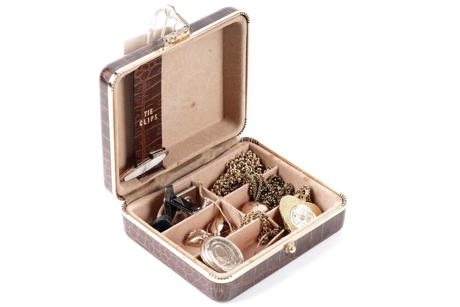 Lot 191 - A collection of gold and other jewellery