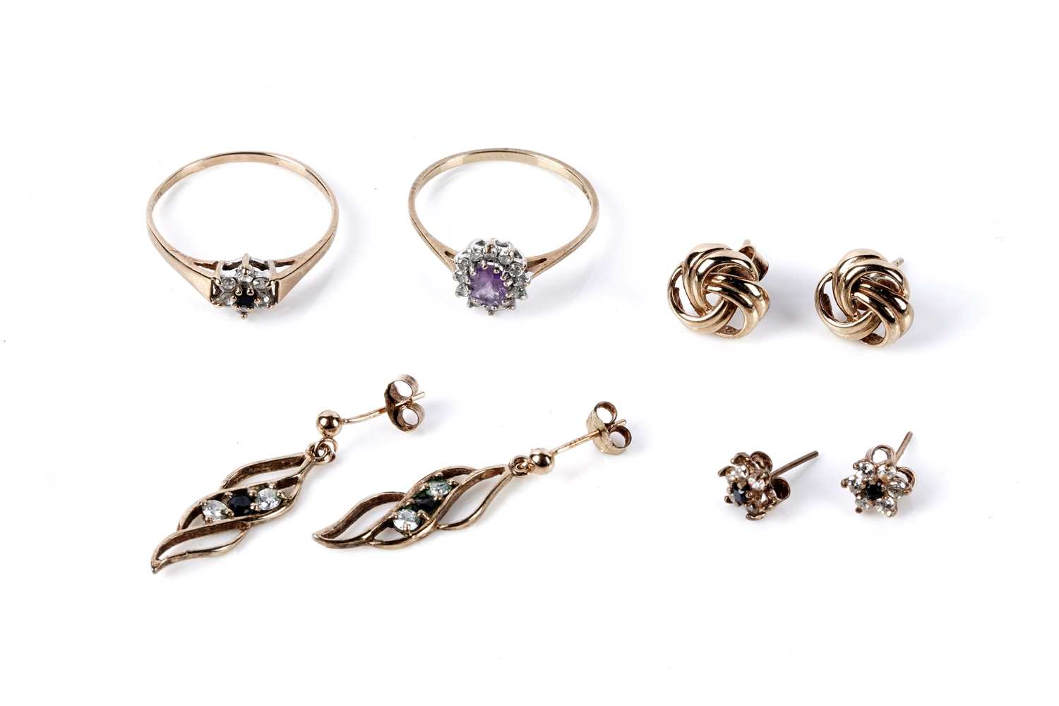Lot 196 - A selection of gold jewellery