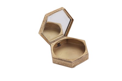 Lot 311 - A 20th Century Continental gold and enamelled powder compact
