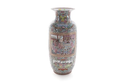 Lot 821 - A Chinese famille rose vase