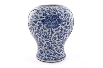 Lot 844 - A Chinese blue and white vase