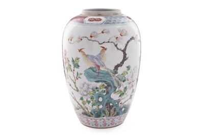 Lot 846 - A Chinese famille rose jar