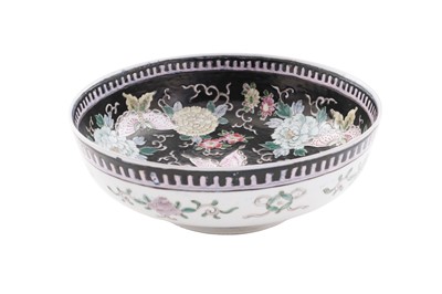 Lot 876 - A Japanese 'Famille Noire' style bowl