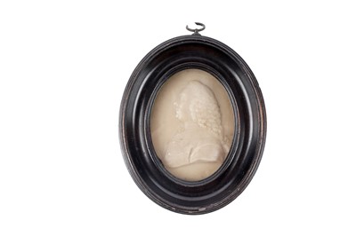 Lot 924 - 18th Century British School - A wax relief portrait of a gentleman | miniature