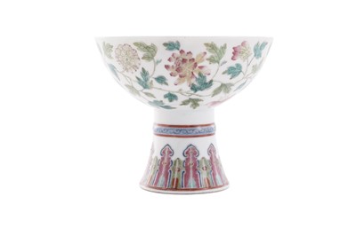 Lot 826 - A Chinese famille rose stem cup