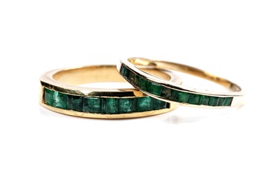 Lot 573 - Two modern emerald rings