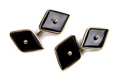 Lot 576 - A pair of onyx and gold cufflinks
