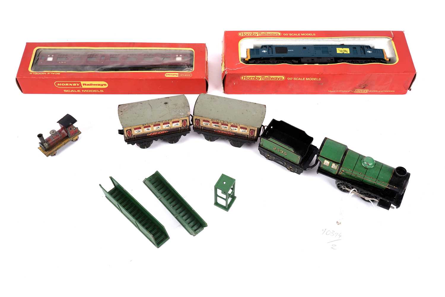 Lot 918 - A part 0-gauge Hornby tinplate clockwork model; and others