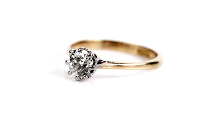 Lot 662 - A solitaire diamond ring