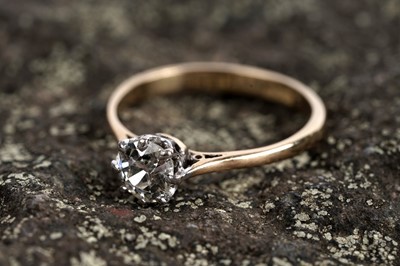 Lot 662 - A solitaire diamond ring