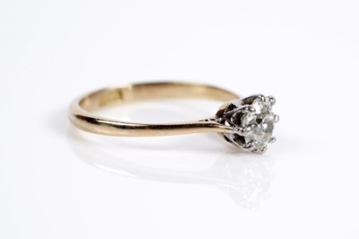 Lot 662 - A solitaire diamond ring