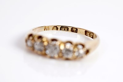 Lot 663 - An Edwardian diamond five stone dress ring