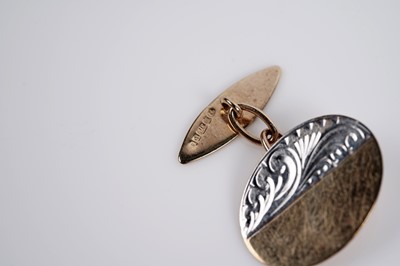 Lot 677 - A pair of bi-colour gold cufflinks