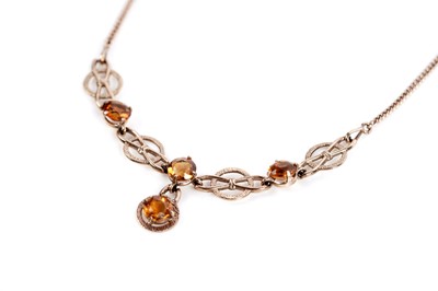 Lot 679 - A citrine pendant necklet