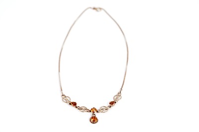 Lot 679 - A citrine pendant necklet