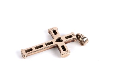 Lot 686 - A diamond crucifix pendant