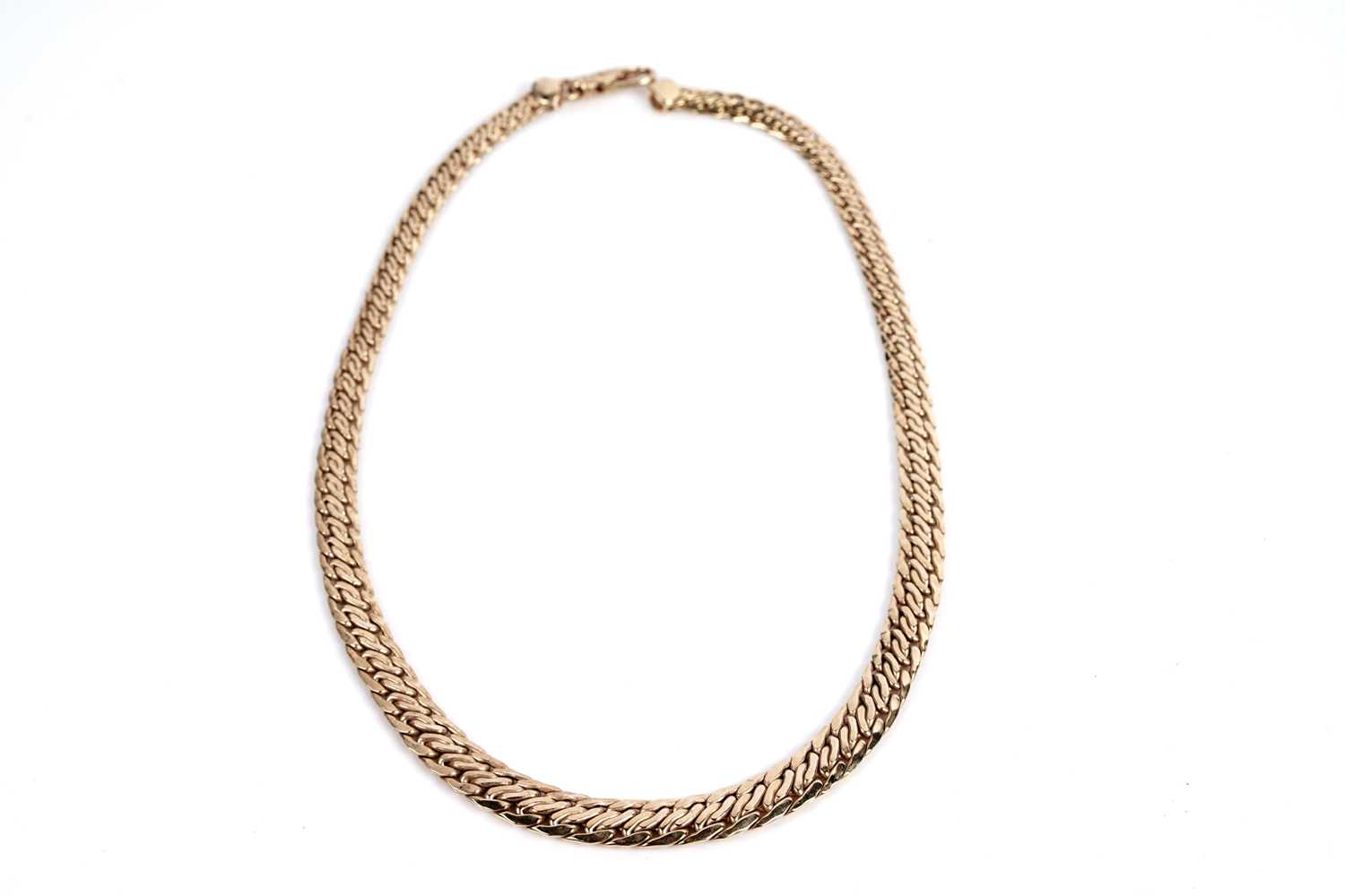 Lot 688 - A 9ct yellow gold choker necklace