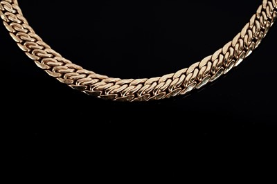 Lot 688 - A 9ct yellow gold choker necklace