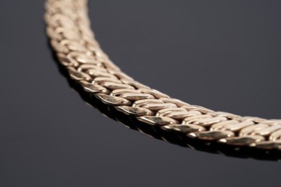 Lot 688 - A 9ct yellow gold choker necklace