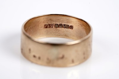 Lot 633 - A 9ct yellow gold signet ring; and a 9ct yellow gold wedding band