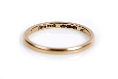 Lot 624 - Two 18ct yellow gold wedding bands