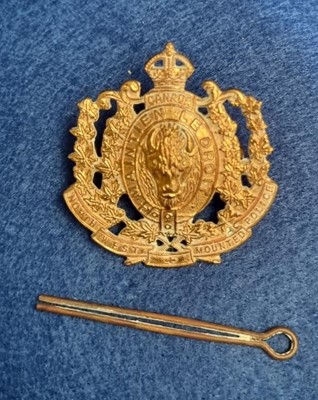 Lot 81 - A display of Canadian interest regimental cap badges and other items