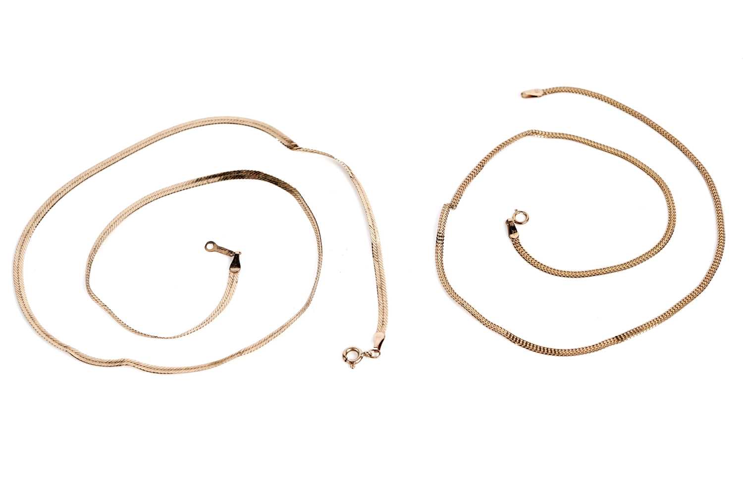 Lot 587 - Two 9ct gold necklaces